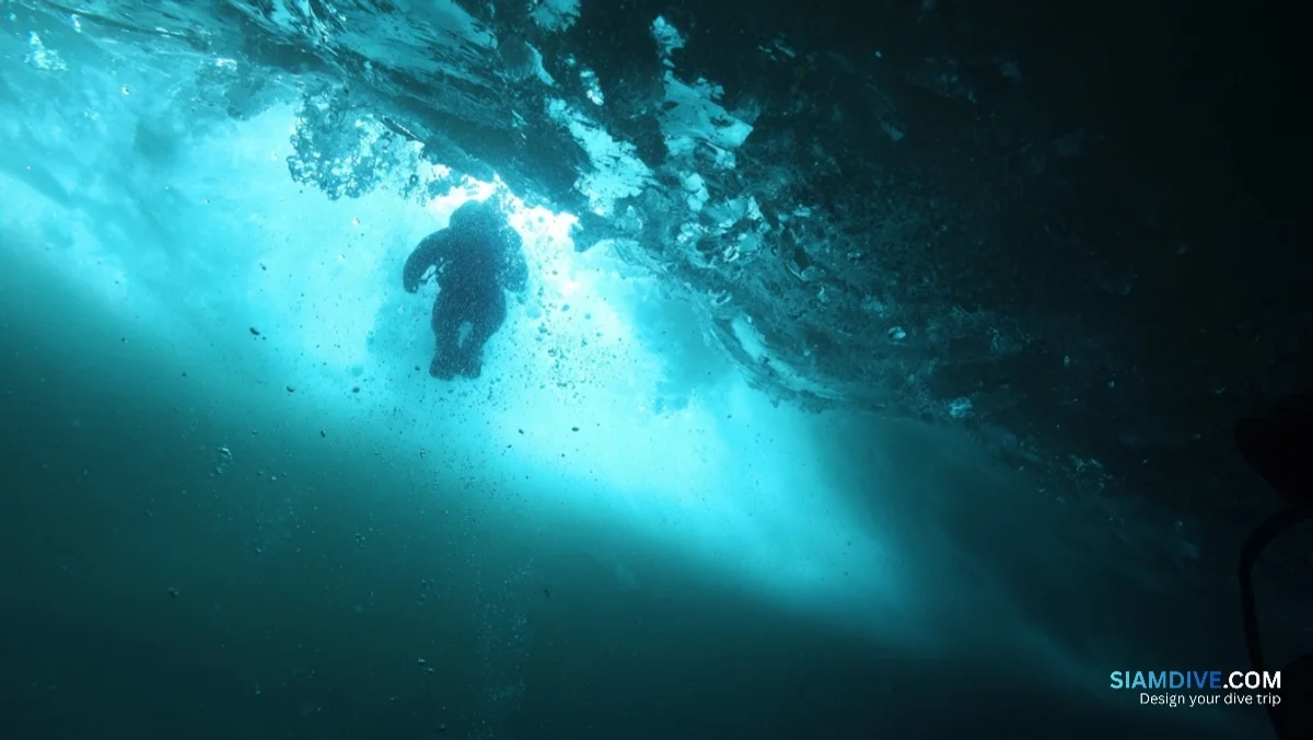 40 Metres of Visibility Under a Metre of Ice at Lake Baikal — image 4